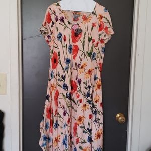 Floral flowing dress fits L to 1XL